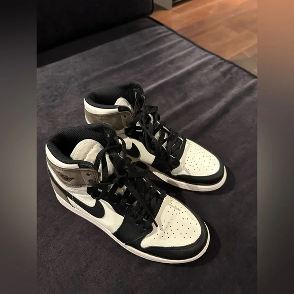 Women’s Jordan 1 Retro High Dark Mocha - Picture 3 of 10